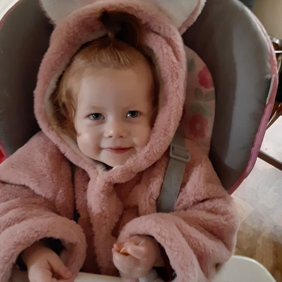 Posh Ambassador Christy - Picture 2 of 11